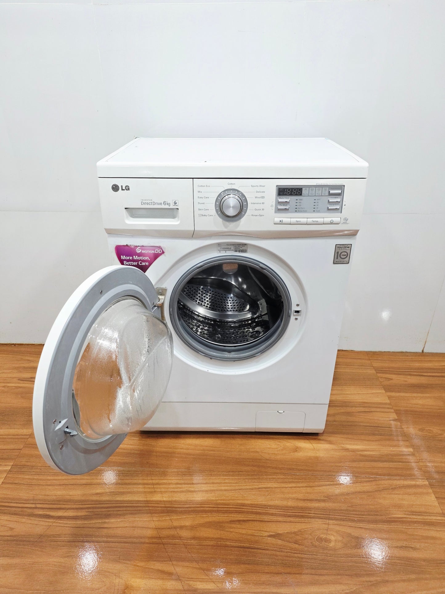 LG 6 Kg Fully Automatic Front Load Washing Machine – White (Refurbished)