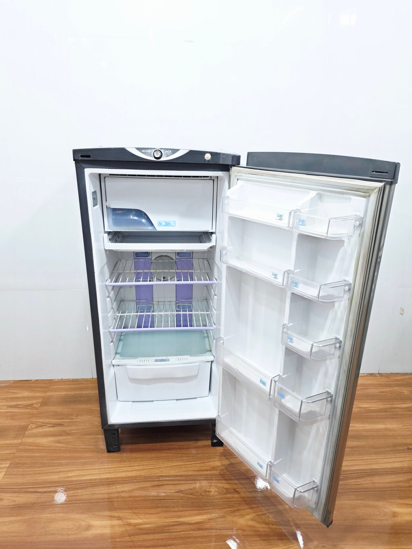 Godrej 221L Single Door Refrigerator – Silver (Refurbished)