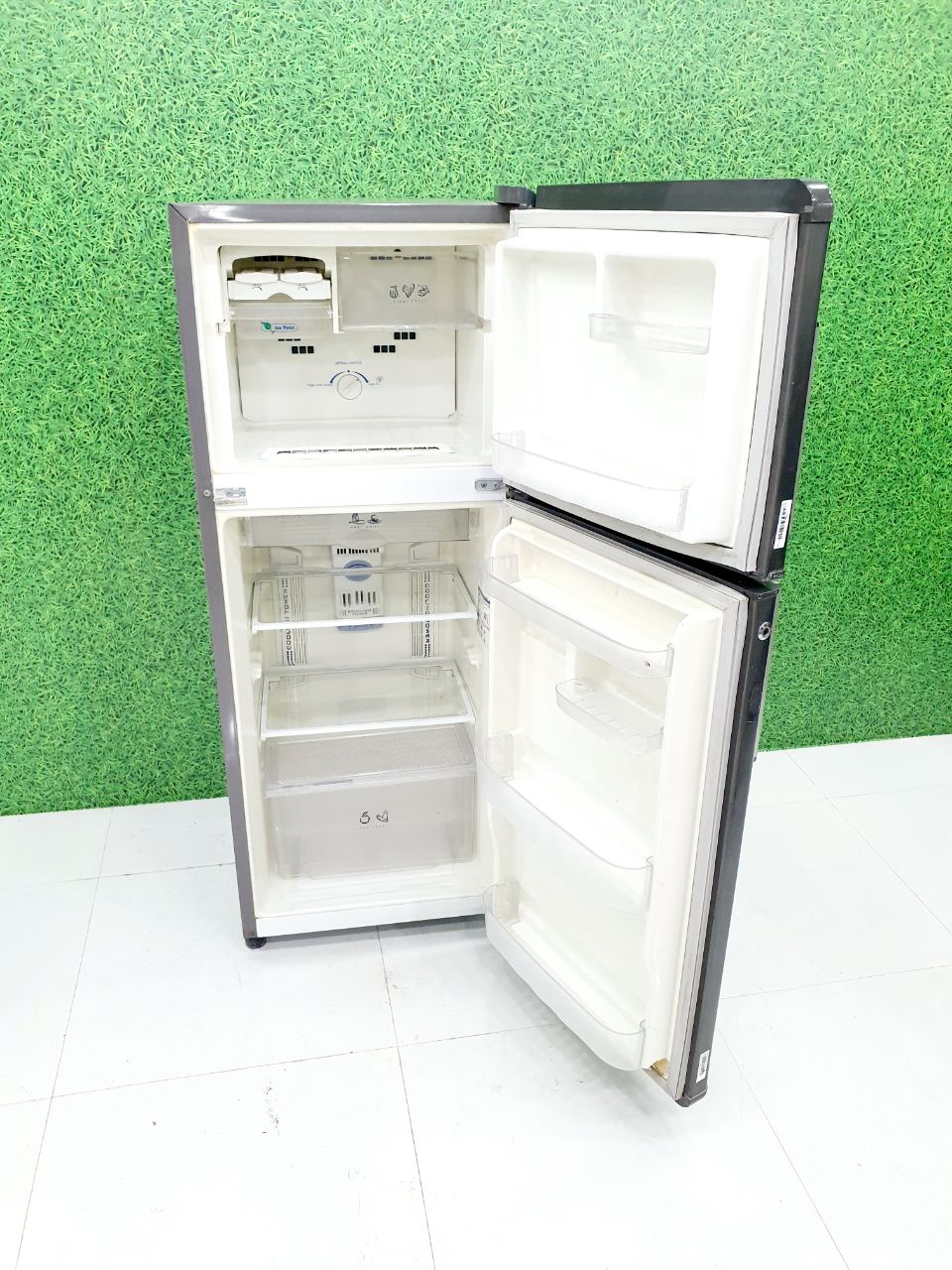 Whirlpool 245L Double Door Refrigerator – Frost Free (Refurbished)