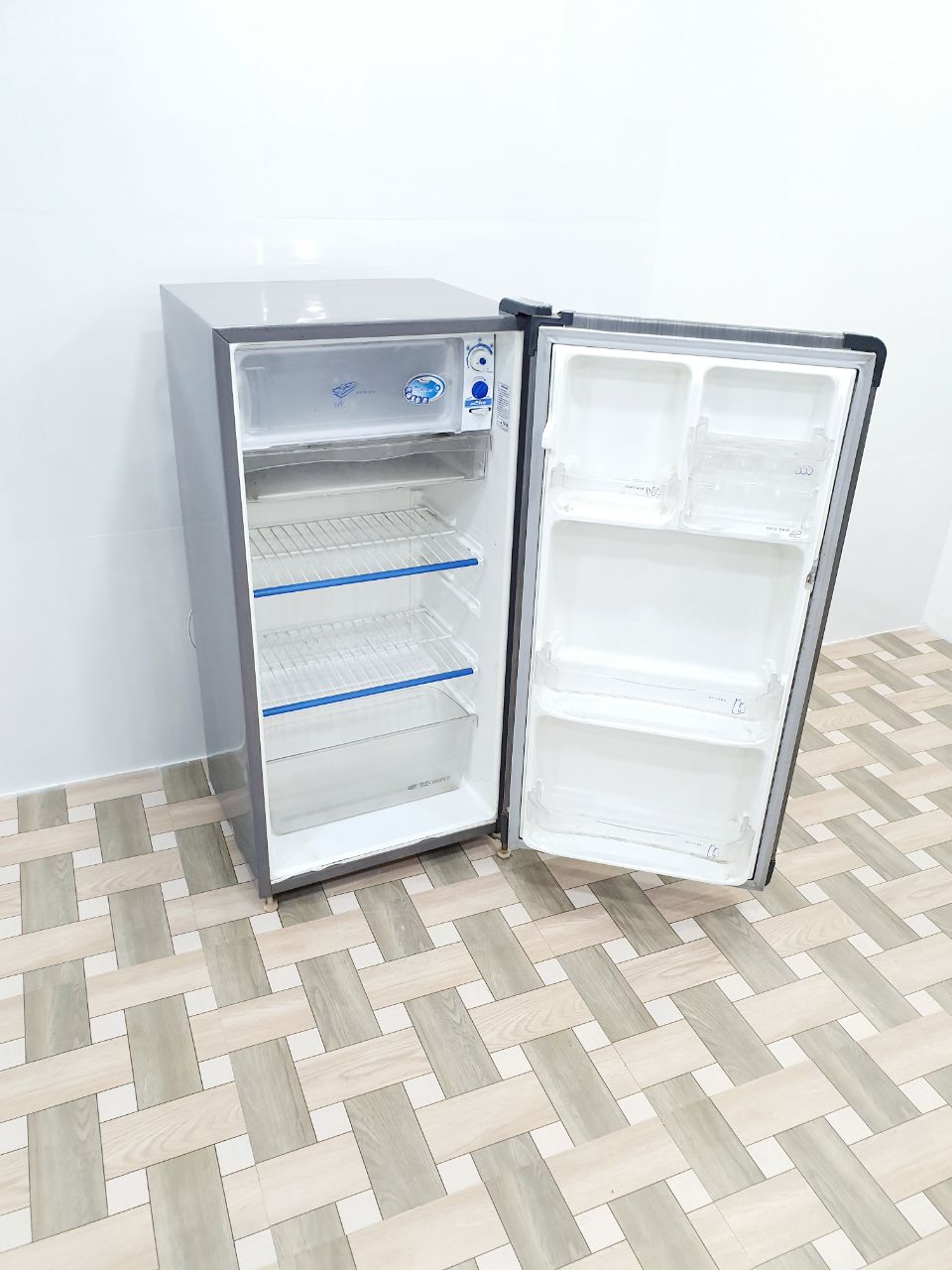 Whirlpool 190L Single Door Refrigerator – Grey (Refurbished)