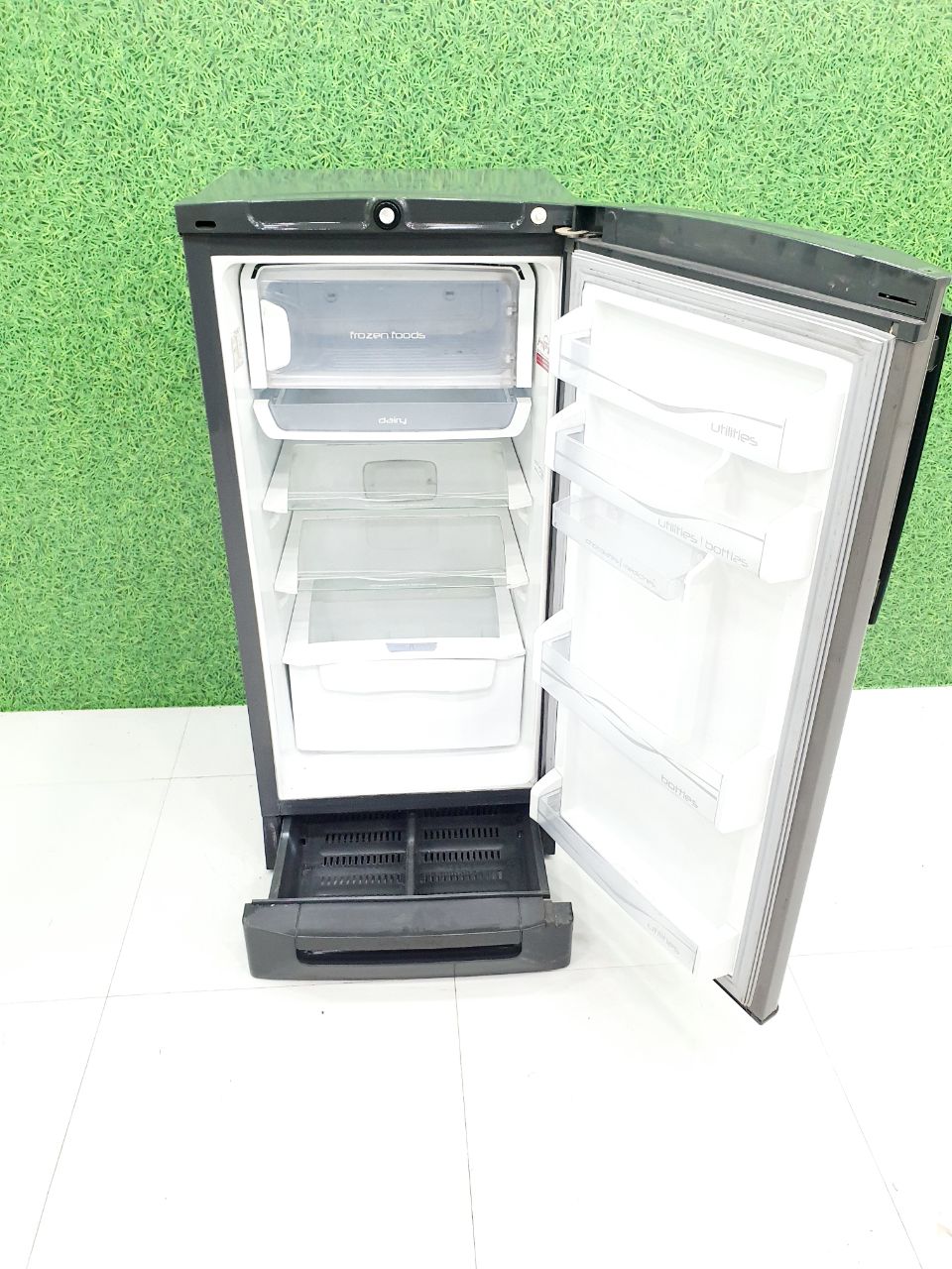 Godrej 190L Single Door Refrigerator – Floral Steel Design (Refurbished)