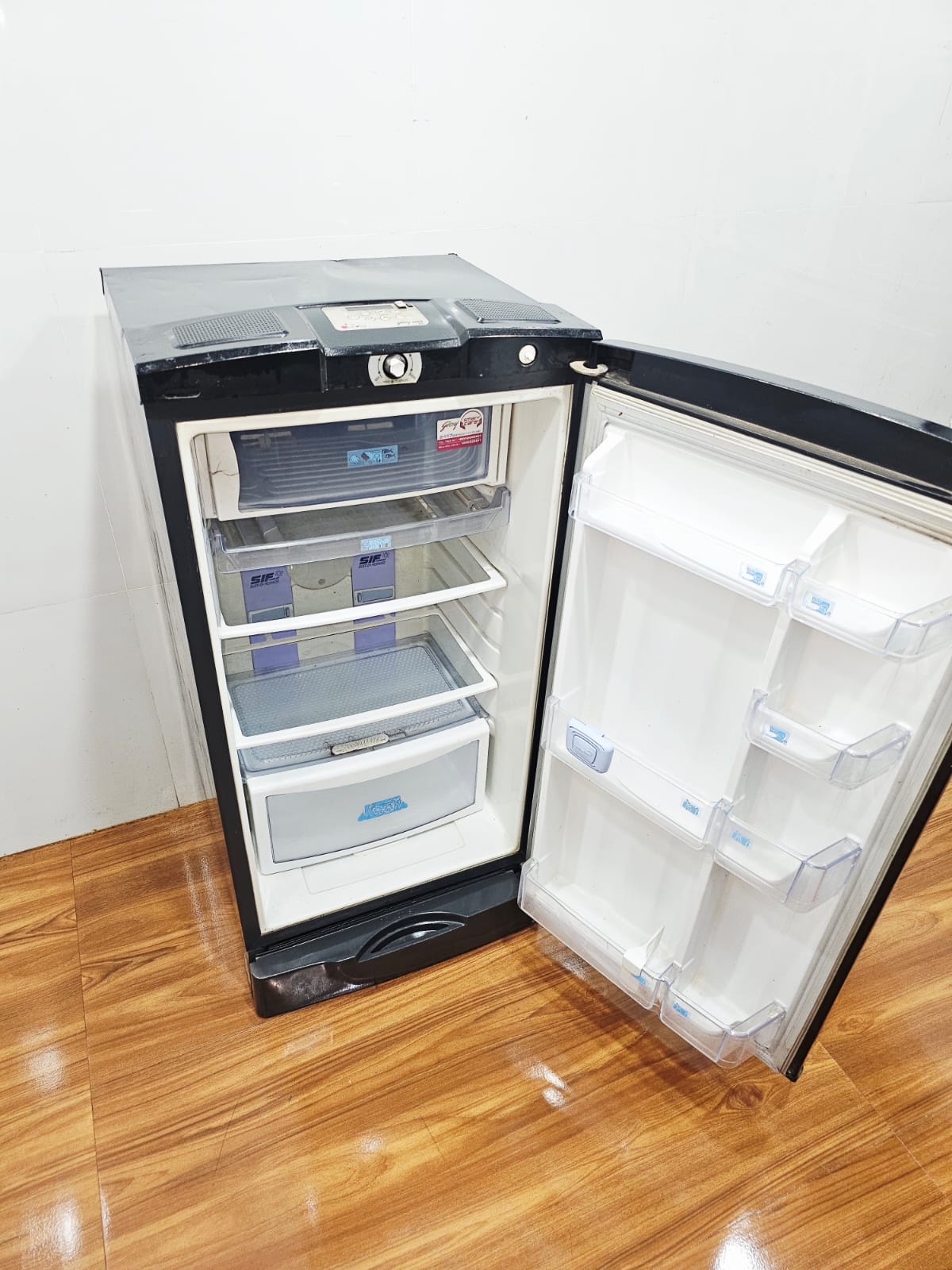 Godrej 183 L Single Door Refrigerator – Silver (Refurbished)