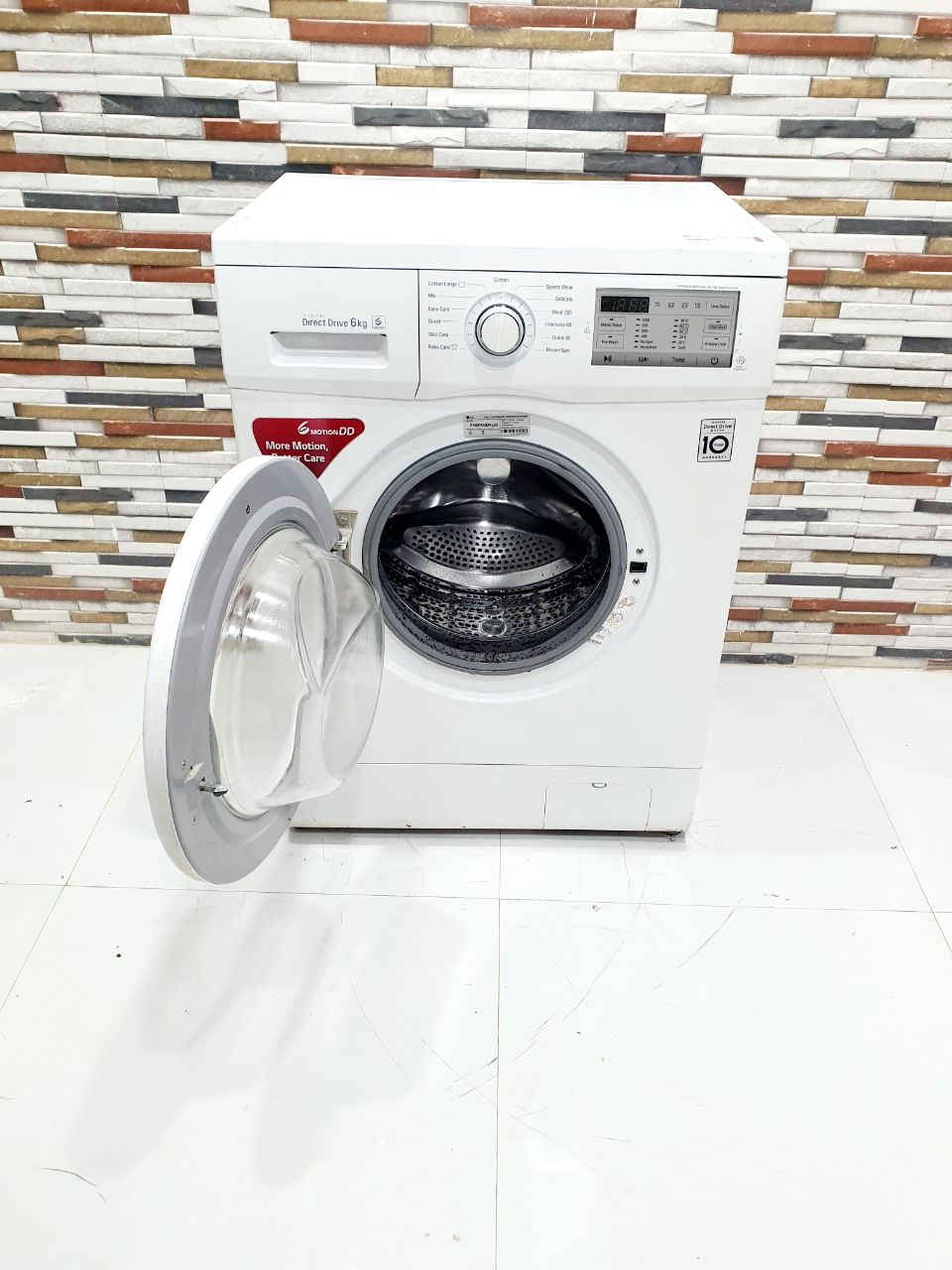 LG 6 Kg Fully Automatic Front Load Washing Machine – White (Refurbished)