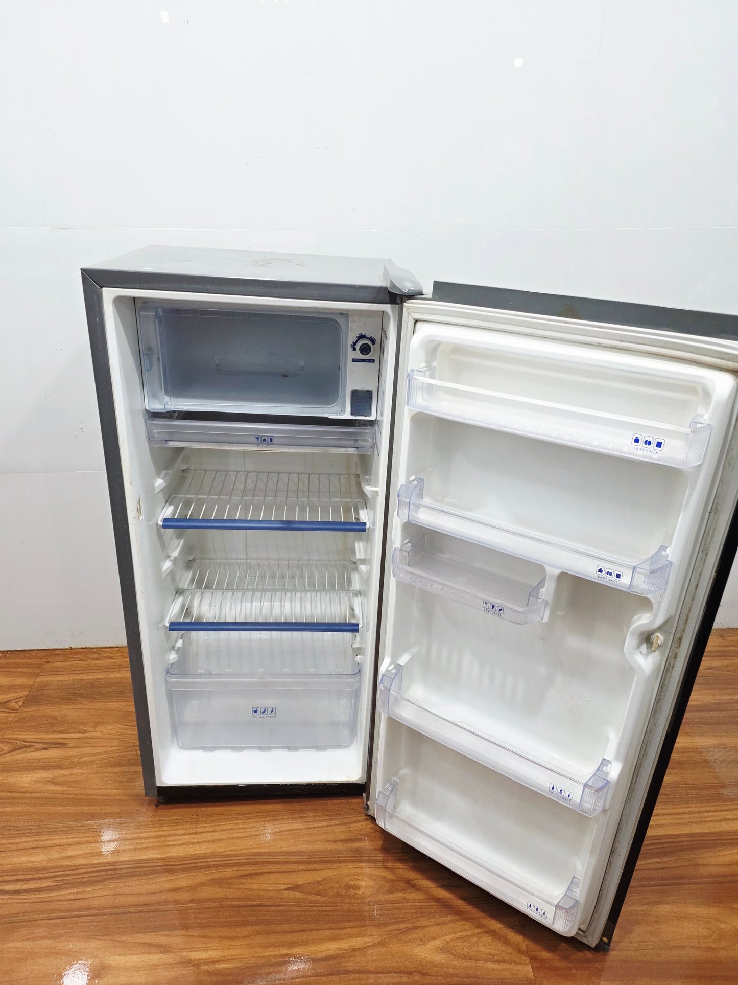Whirlpool 190L Single Door Refrigerator Direct Cool (Pre-Owned)