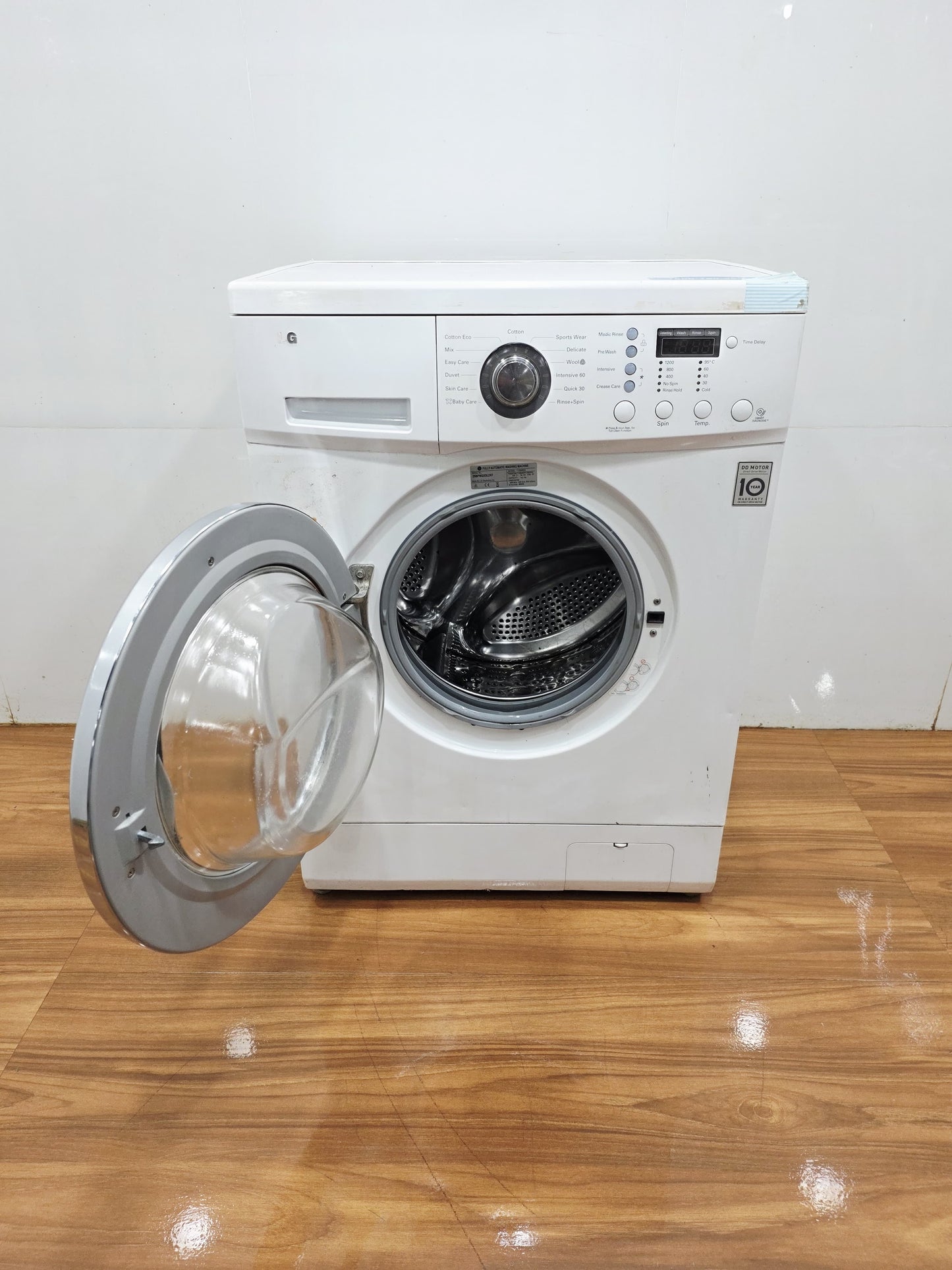 LG 6 Kg Front Load Washing Machine (Refurbished)
