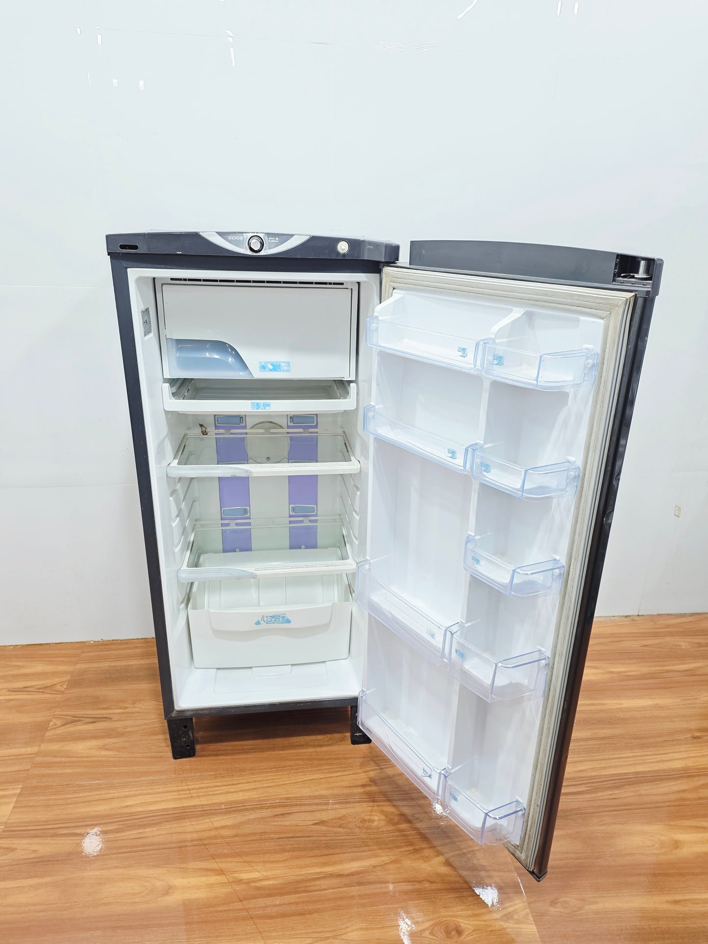 Godrej 221L Single Door Refrigerator – Black (Refurbished)