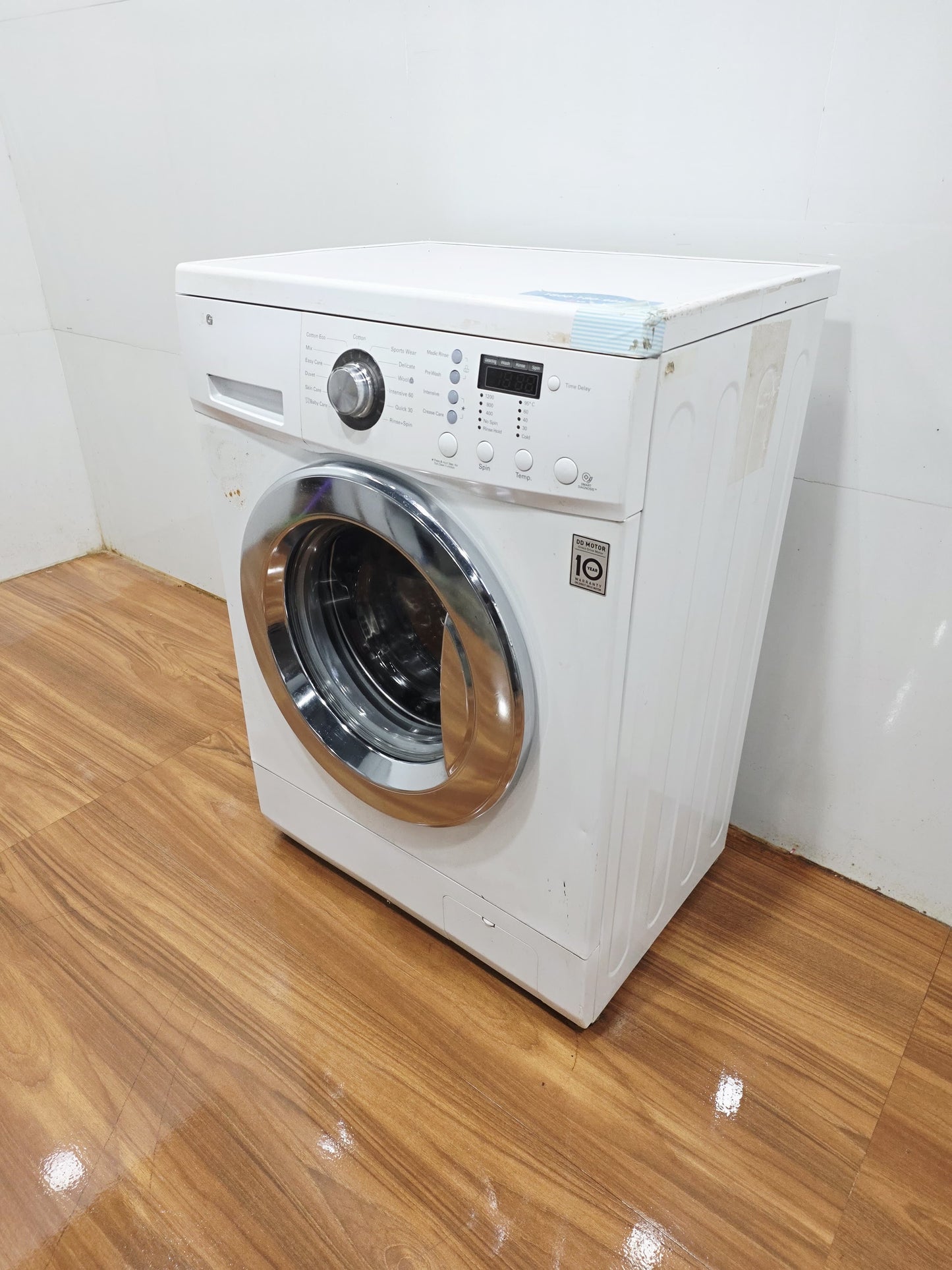 LG 6 Kg Front Load Washing Machine (Refurbished)