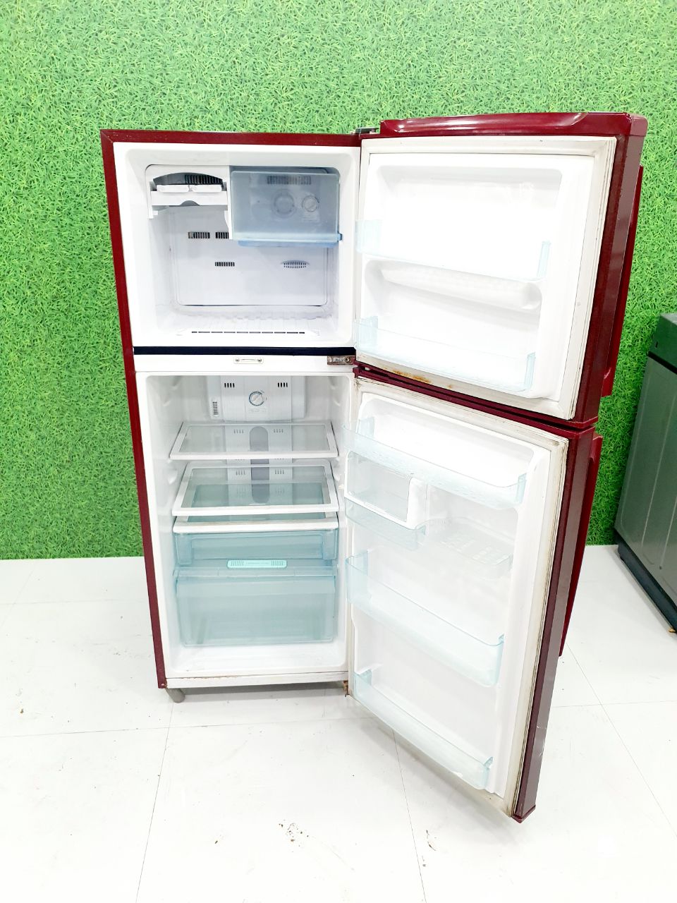 Samsung 250–275 L Double Door Refrigerator – Maroon Finish (Refurbished)