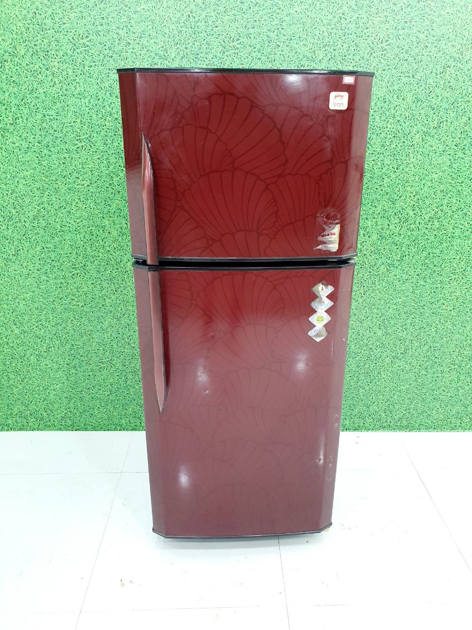 Godrej 250–275 L Double Door Refrigerator – Floral Maroon Design (Refurbished)