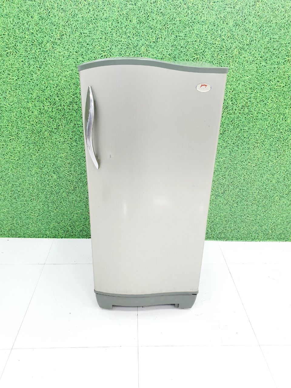 Godrej 190–200 L Single Door Refrigerator – Silver Finish (Refurbished)