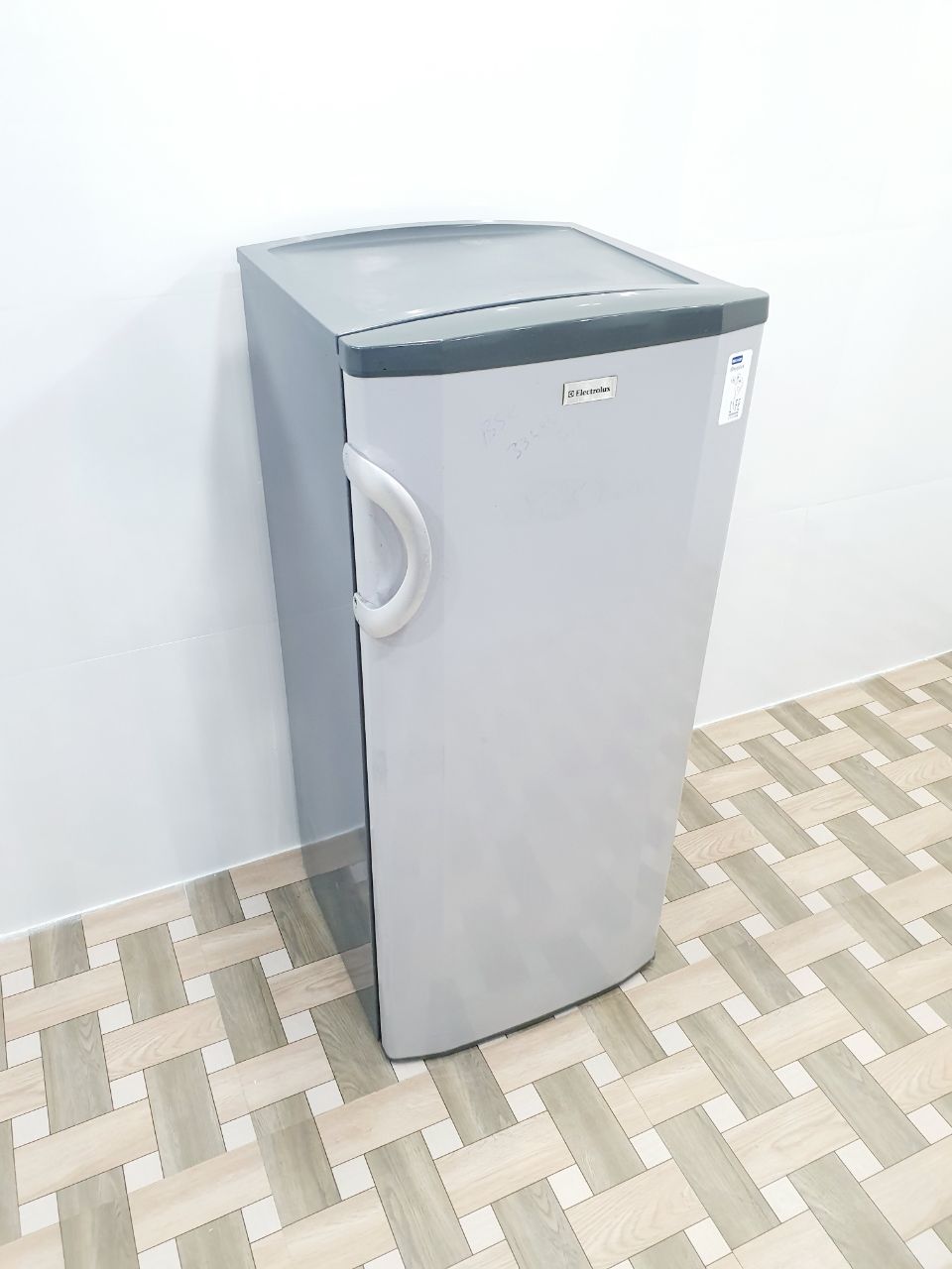 Electrolux 190L Single Door Refrigerator – Silver (Refurbished)