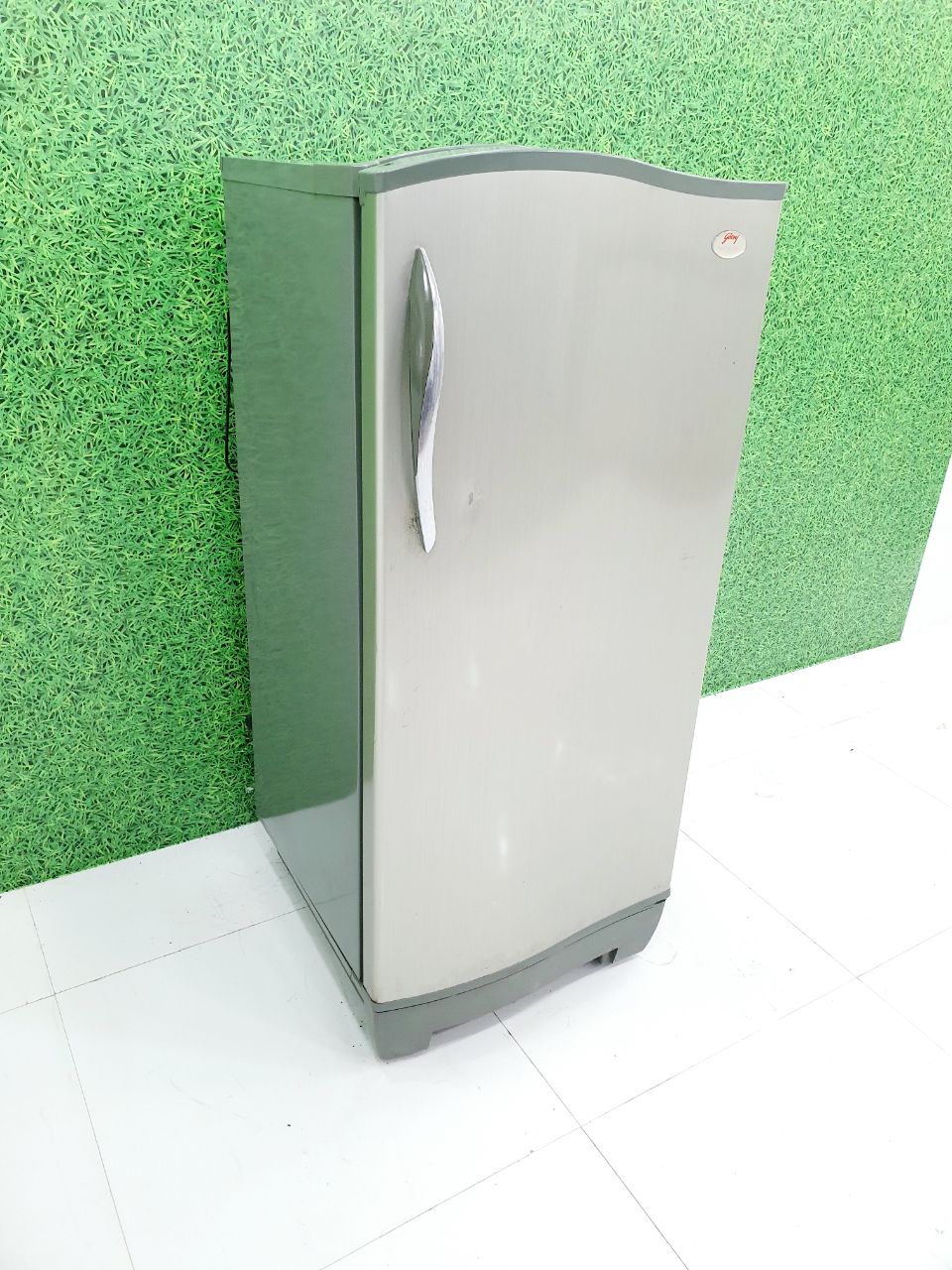 Godrej 190–200 L Single Door Refrigerator – Silver Finish (Refurbished)