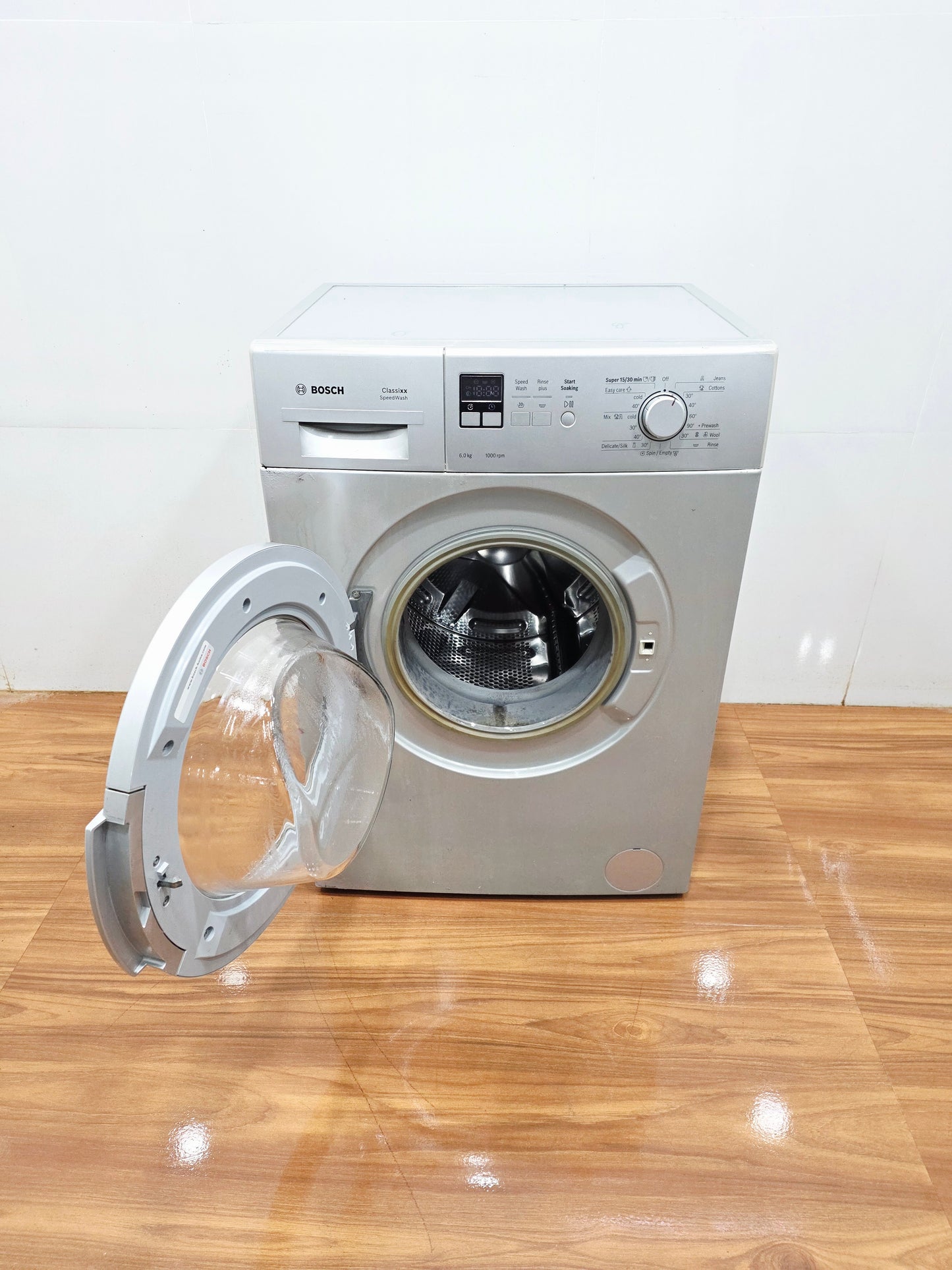 Bosch 6 Kg Fully Automatic Front Load Washing Machine – Silver (Refurbished)
