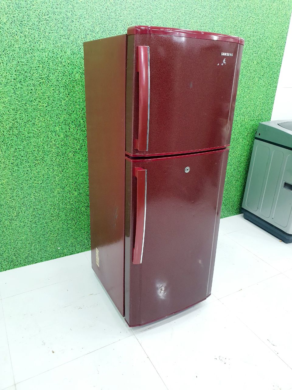 Samsung 250–275 L Double Door Refrigerator – Maroon Finish (Refurbished)