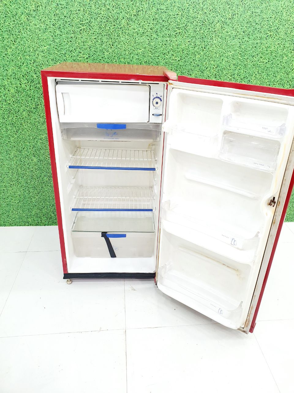 Whirlpool 190–200 L Single Door Refrigerator – Red Finish (Refurbished)