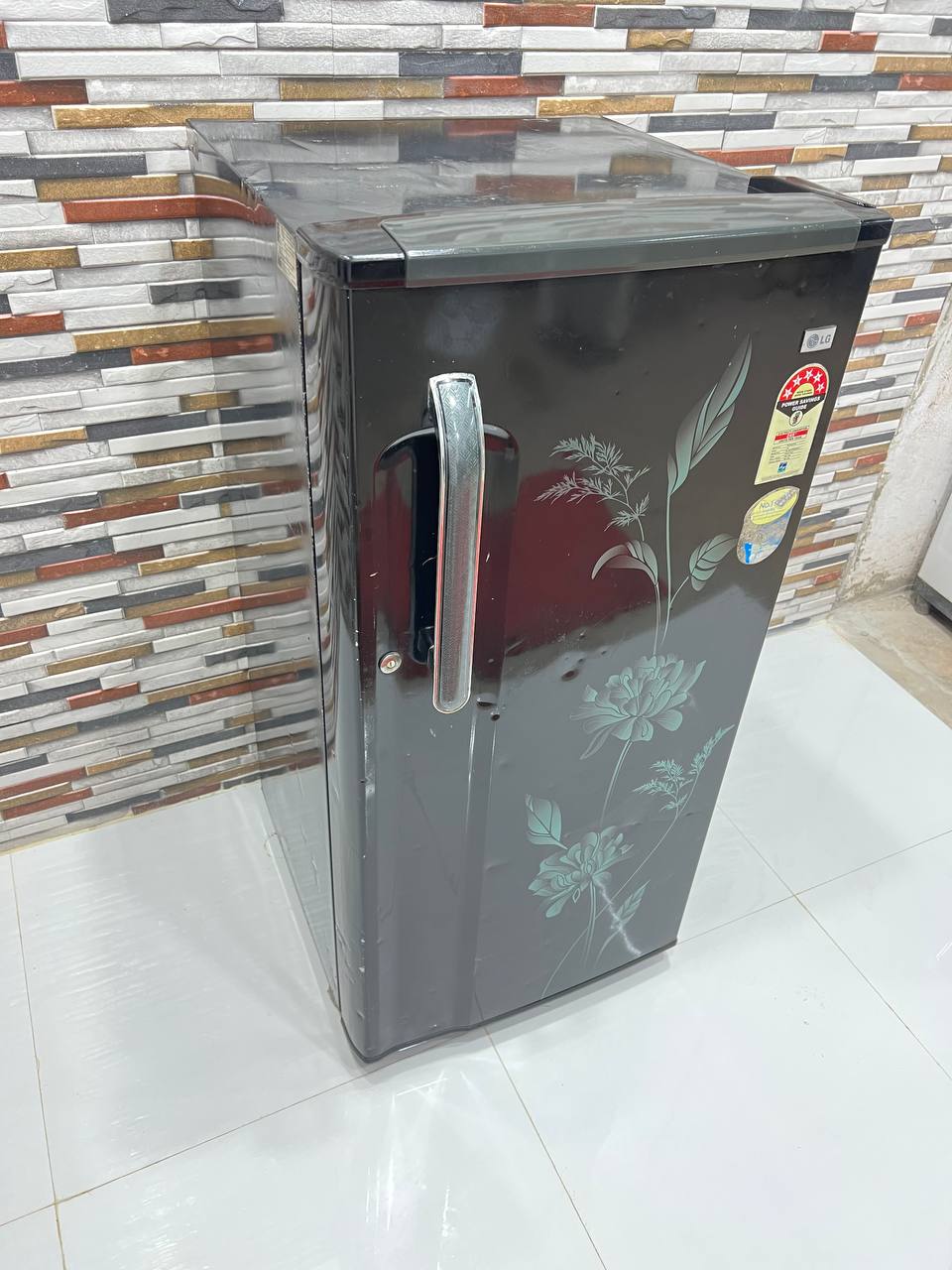 LG 190L Single Door Refrigerator – Black Floral (Refurbished)