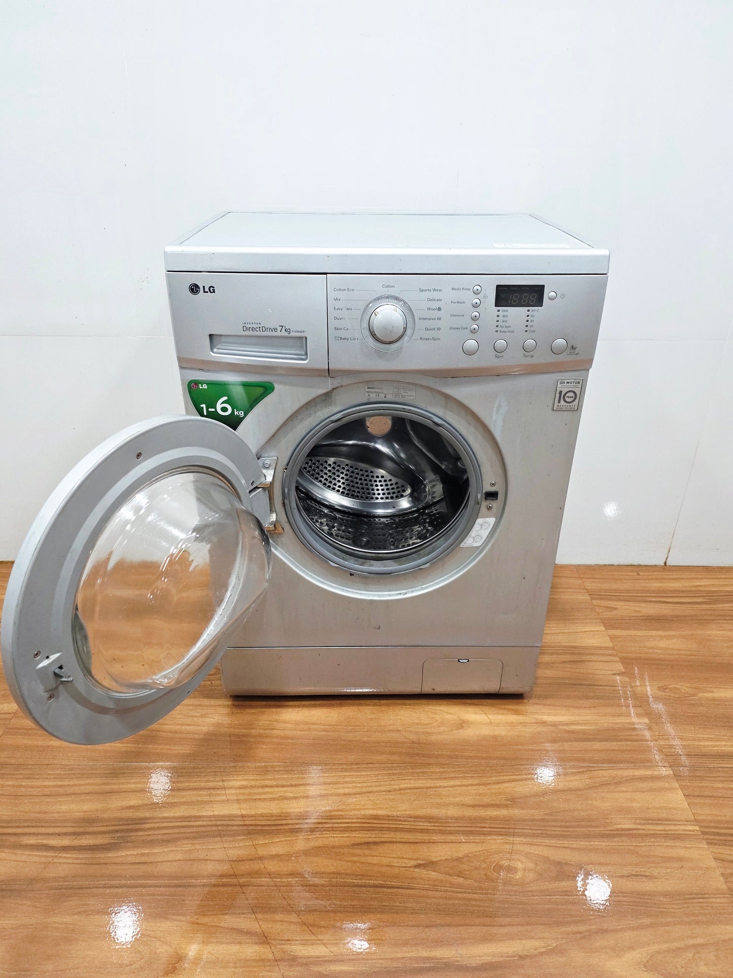 LG 7 Kg Fully Automatic Front Load Washing Machine – Silver (Refurbished)