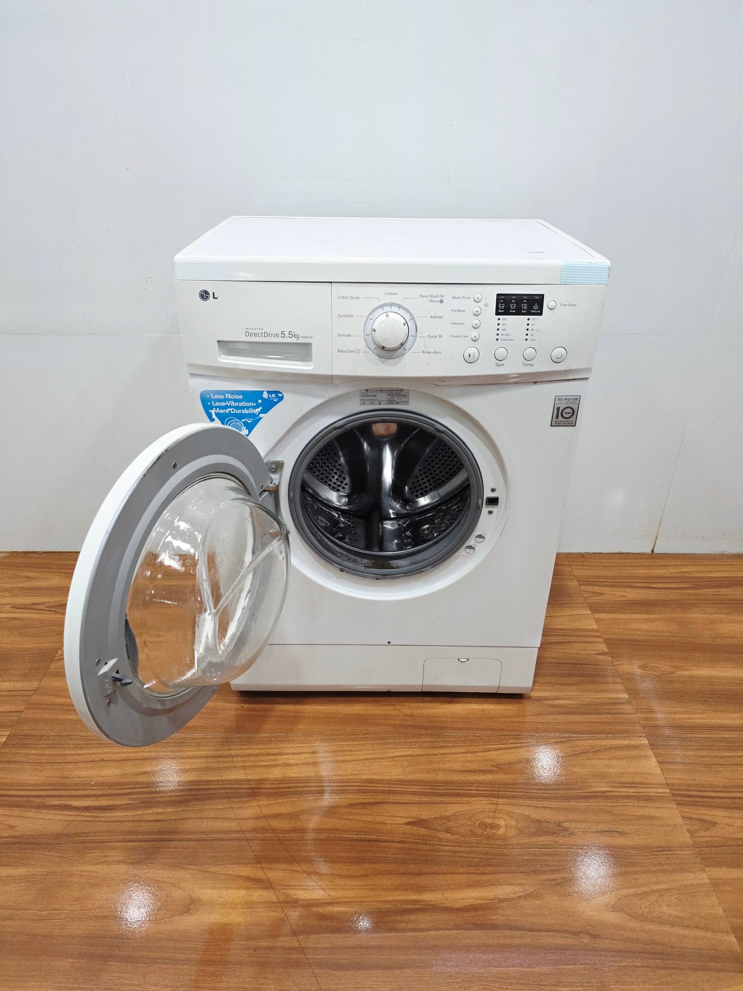 LG 5.5 Kg Fully Automatic Front Load Washing Machine – White (Refurbished)