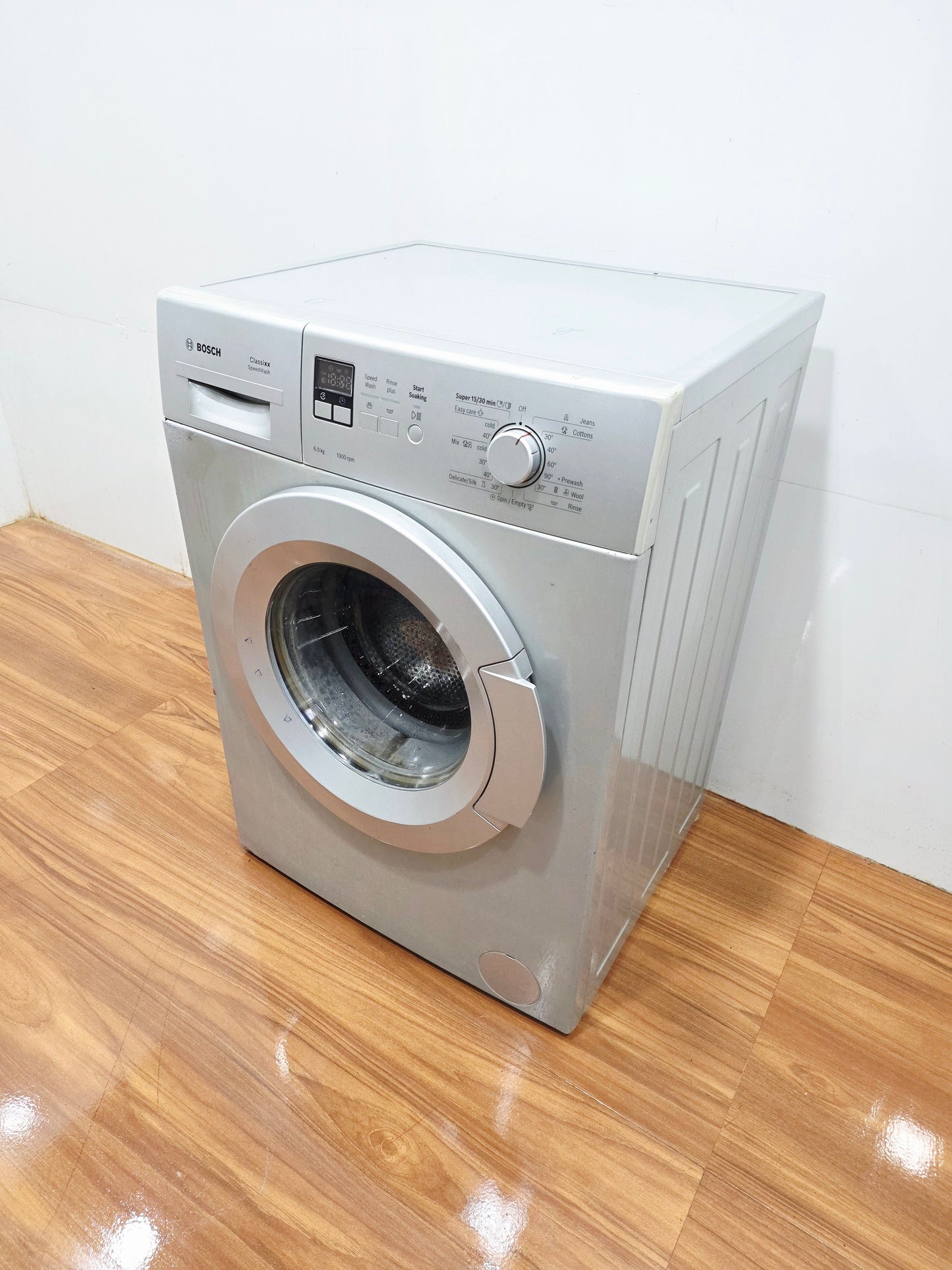 Bosch 6 Kg Fully Automatic Front Load Washing Machine – Silver (Refurbished)