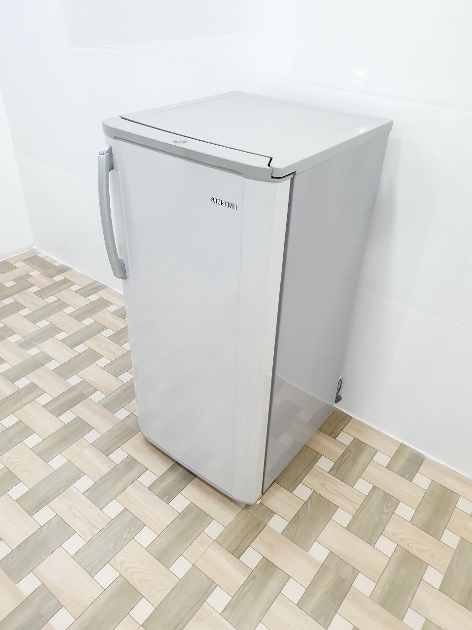 Samsung 192L Single Door Refrigerator – White (Refurbished)