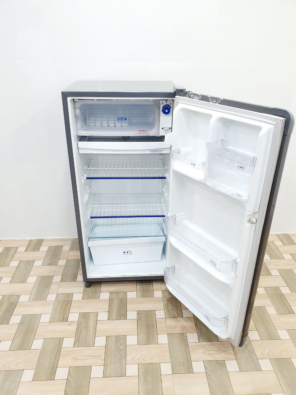 Whirlpool 180L Single Door Refrigerator – Grey Floral (Refurbished)