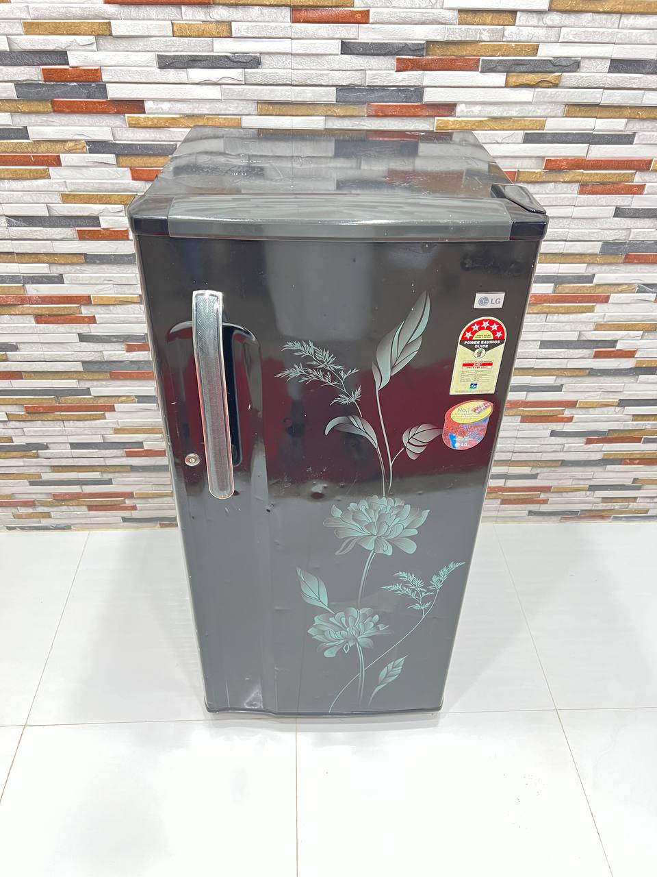 LG 190L Single Door Refrigerator – Black Floral (Refurbished)