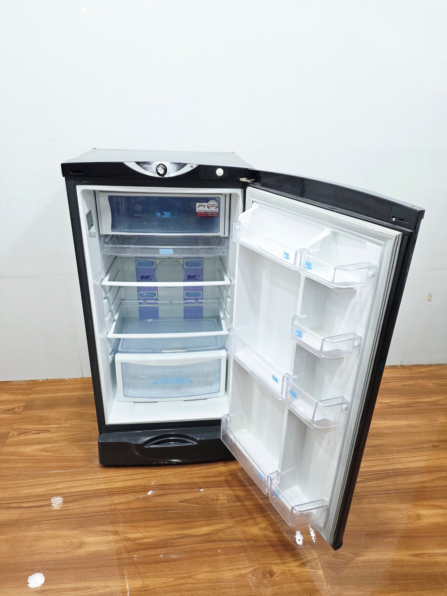 Godrej 190L Single Door Refrigerator – Black (Refurbished)