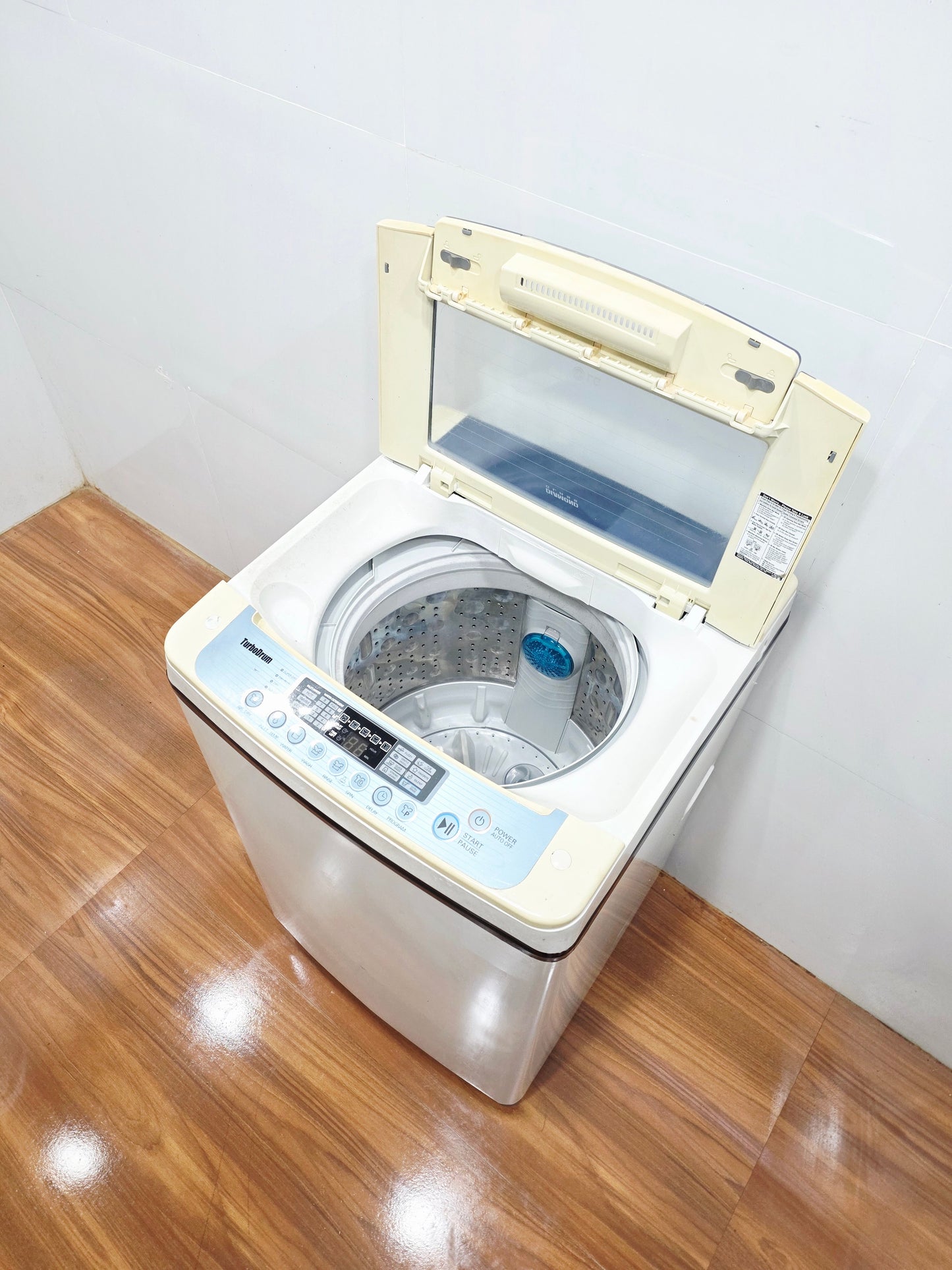 LG 6.5 Kg Fully Automatic Top Load Washing Machine – White (Refurbished)