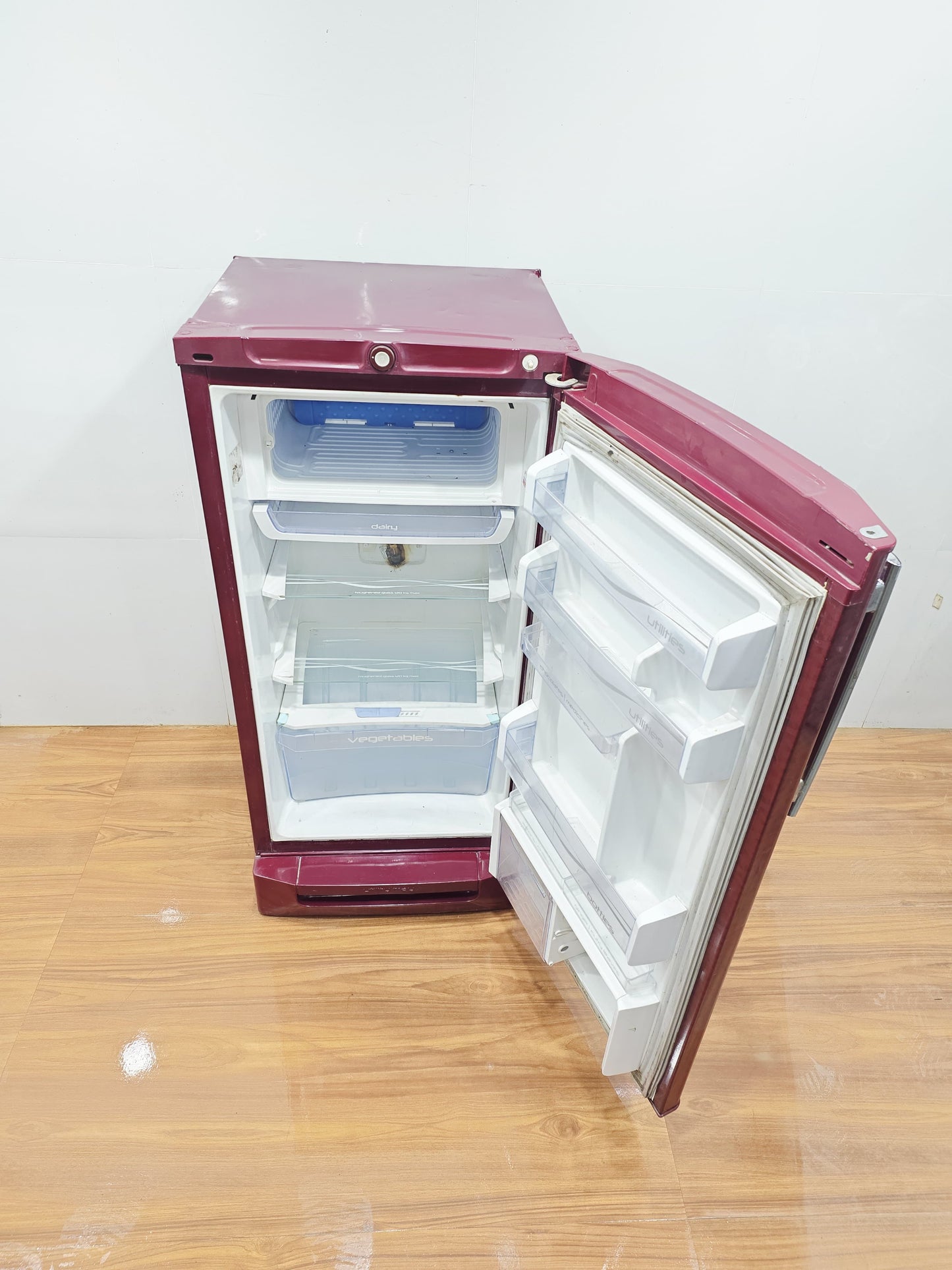 Godrej 190 Single Door Refrigerator (Refurbished)
Floral Design Finish