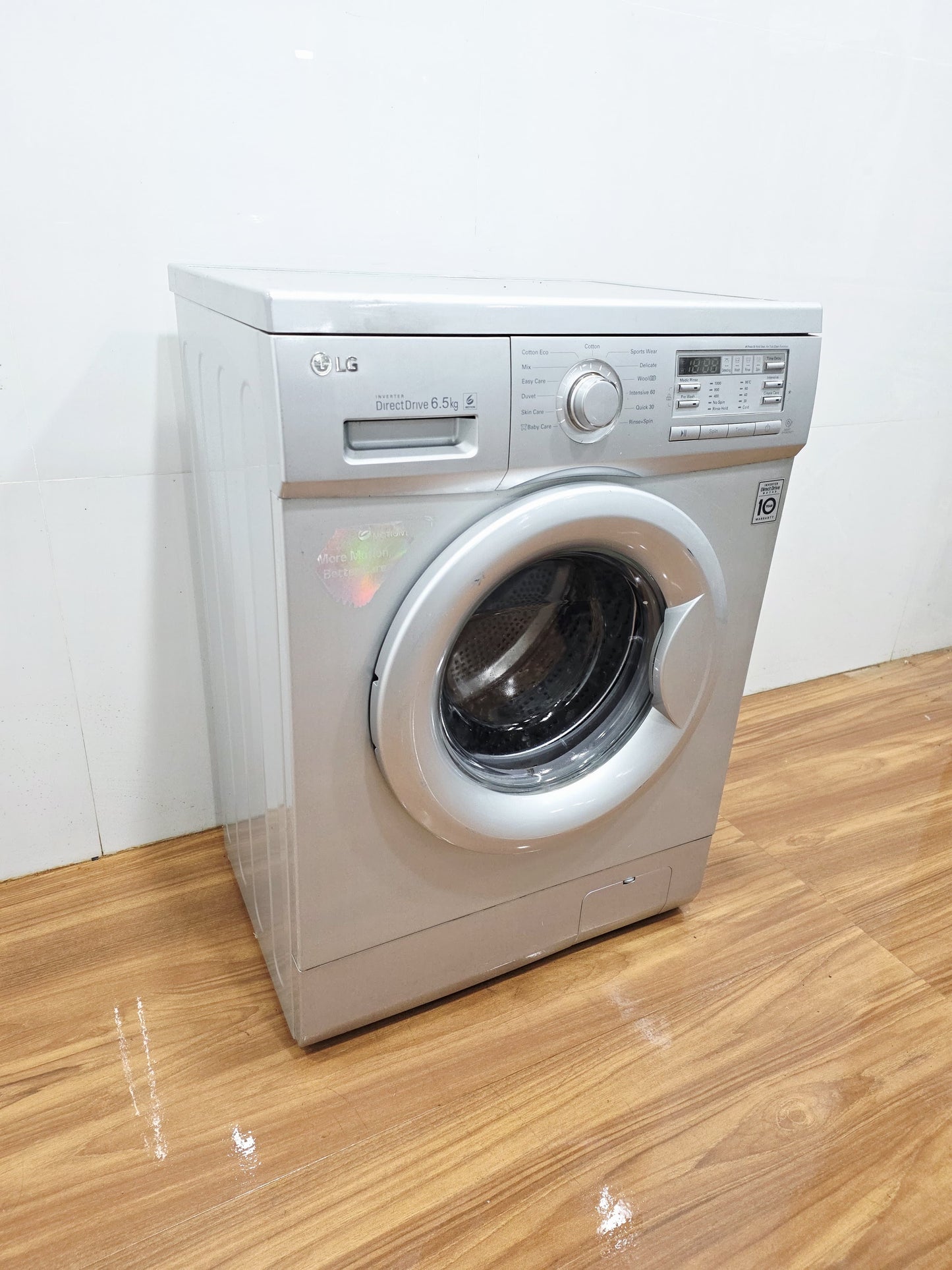 LG 6.5kg Front Load Washing Machine – Direct Drive (Refurbished)