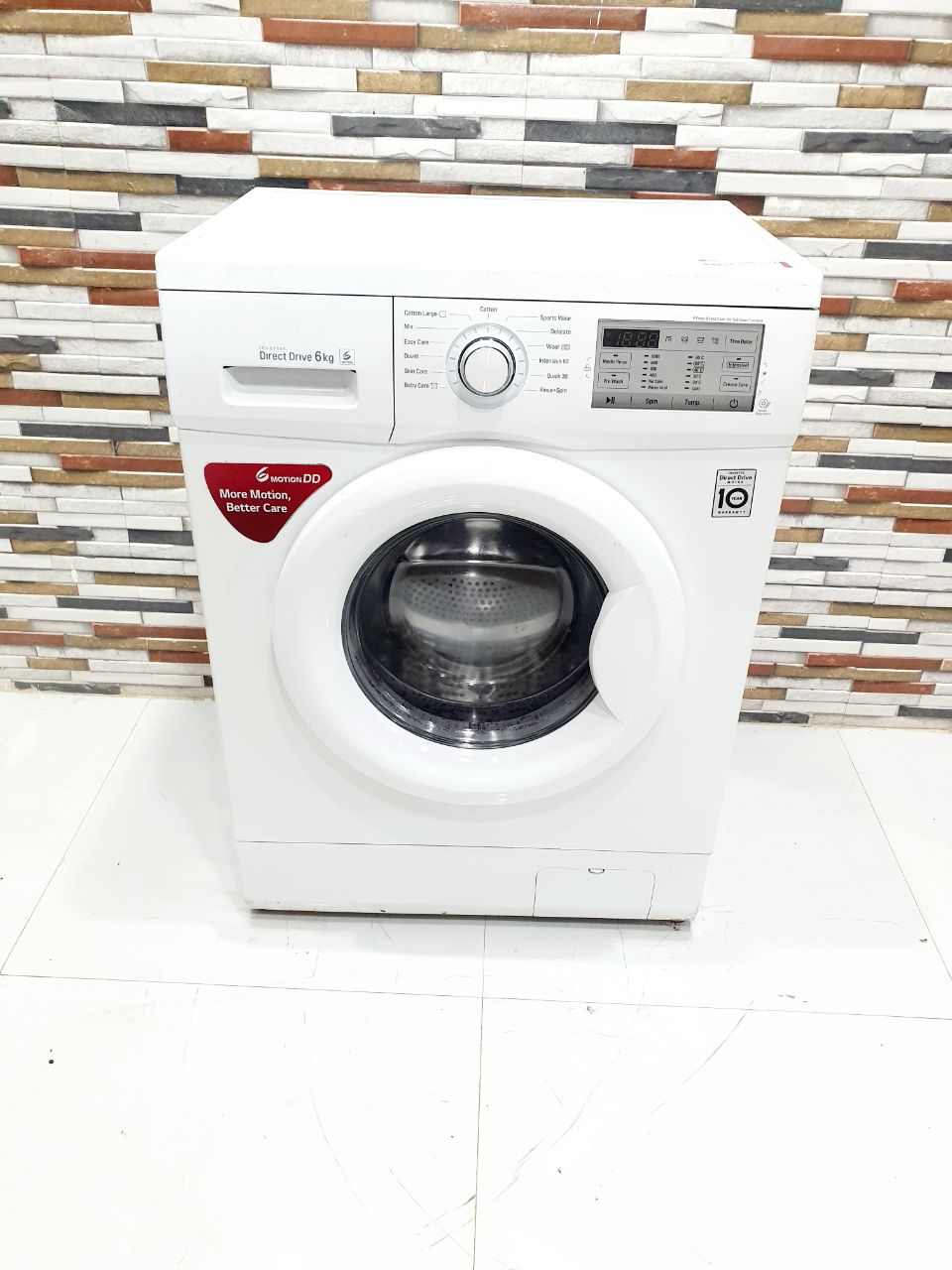 LG 6 Kg Fully Automatic Front Load Washing Machine – White (Refurbished)