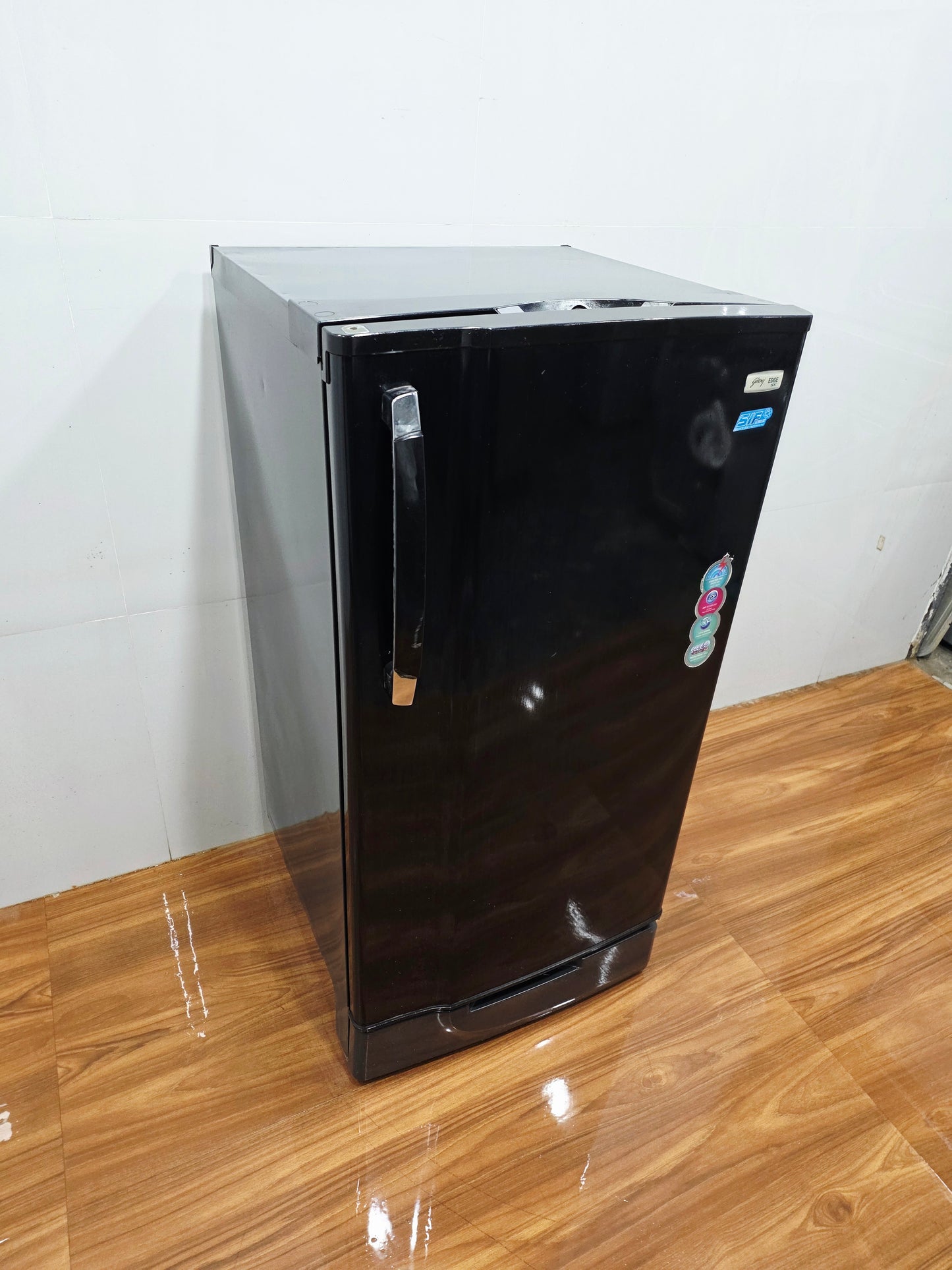 Godrej 190L Single Door Refrigerator – Black (Refurbished)