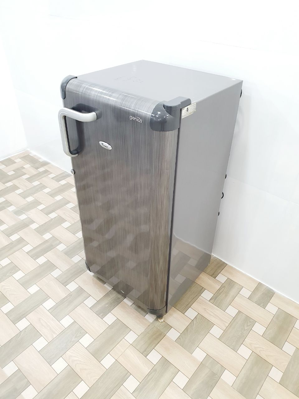 Whirlpool 190L Single Door Refrigerator – Grey (Refurbished)