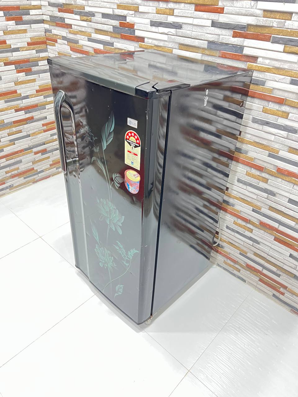 LG 190L Single Door Refrigerator – Black Floral (Refurbished)