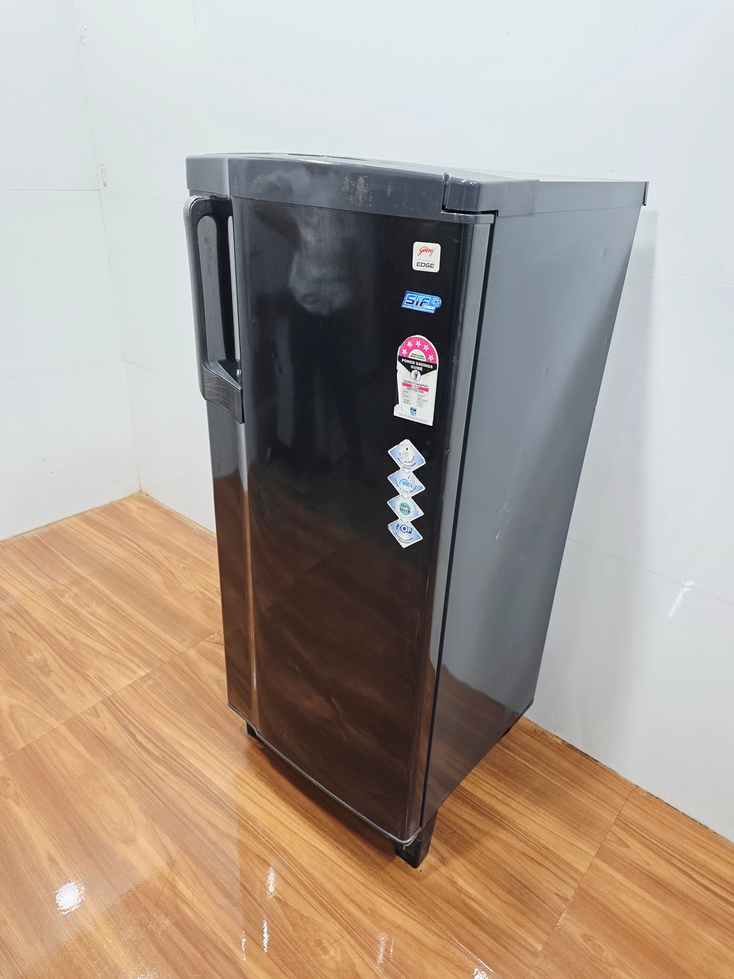 Godrej 221L Single Door Refrigerator – Black (Refurbished)