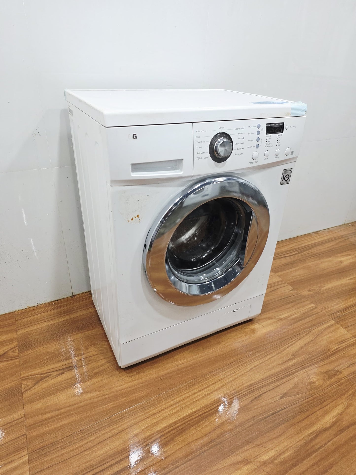 LG 6 Kg Front Load Washing Machine (Refurbished)