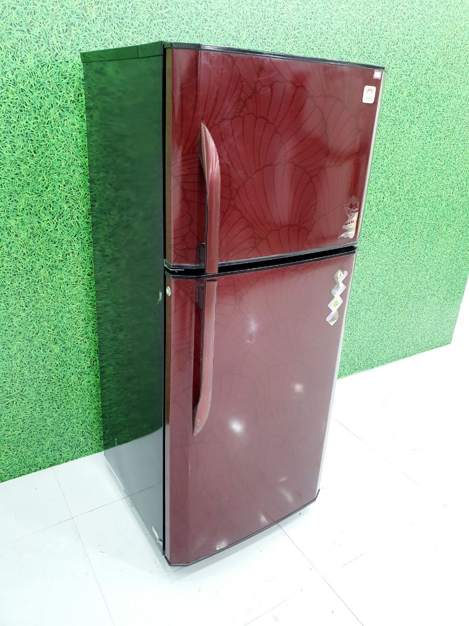 Godrej 250–275 L Double Door Refrigerator – Floral Maroon Design (Refurbished)
