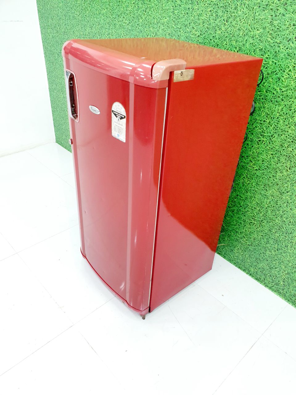 Whirlpool 190–200 L Single Door Refrigerator – Red Finish (Refurbished)