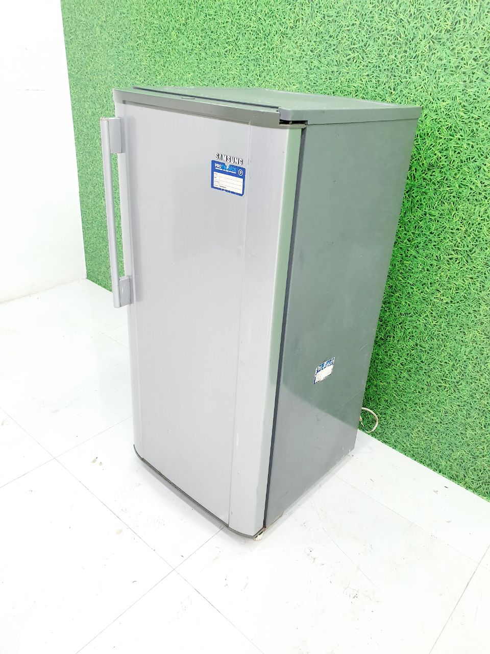 Samsung 190–200 L Single Door Refrigerator – Silver Finish (Refurbished)