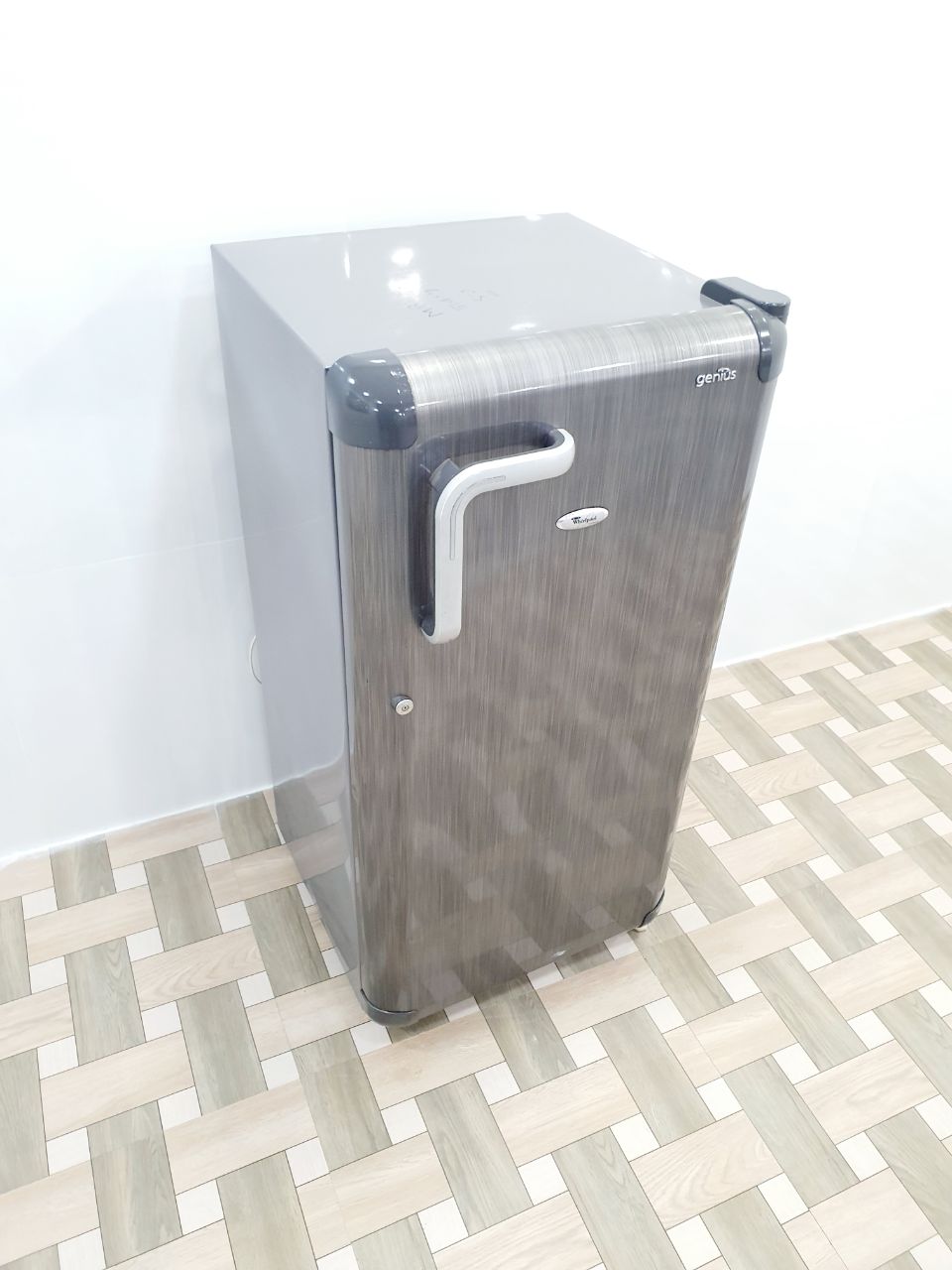 Whirlpool 190L Single Door Refrigerator – Grey (Refurbished)