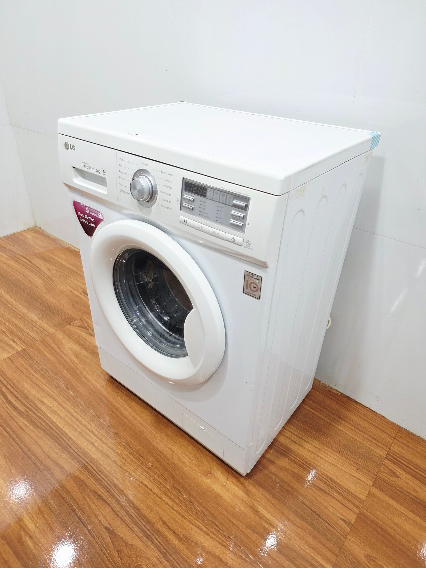 LG 6 Kg Fully Automatic Front Load Washing Machine – White (Refurbished)